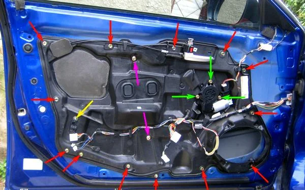 снятие внутренней карты передней двери Mazda 6